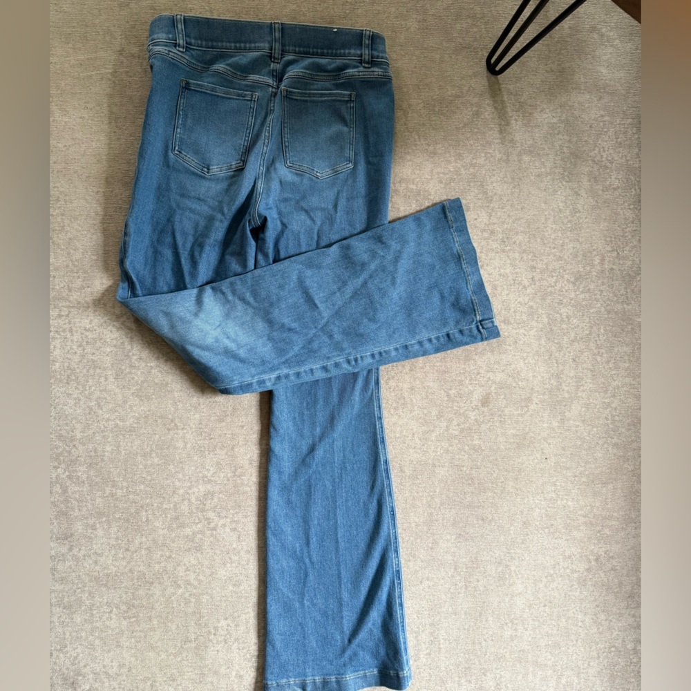 Spanx EveryWear SpanxShape Flare Jeans Size Large Stonewashed Blue - Picture 6 of 6